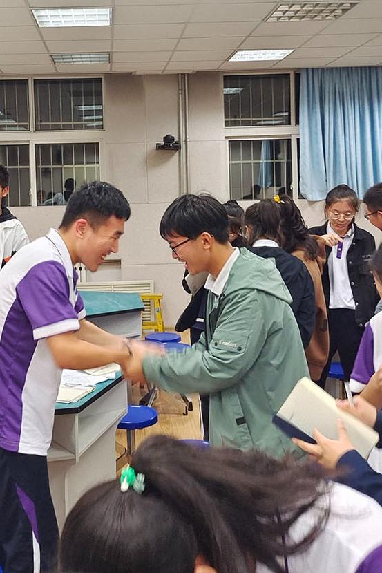 把握学生心理脉搏，促进学生健康成长 ——山东省莱阳市第九中学心理健康教育掠影