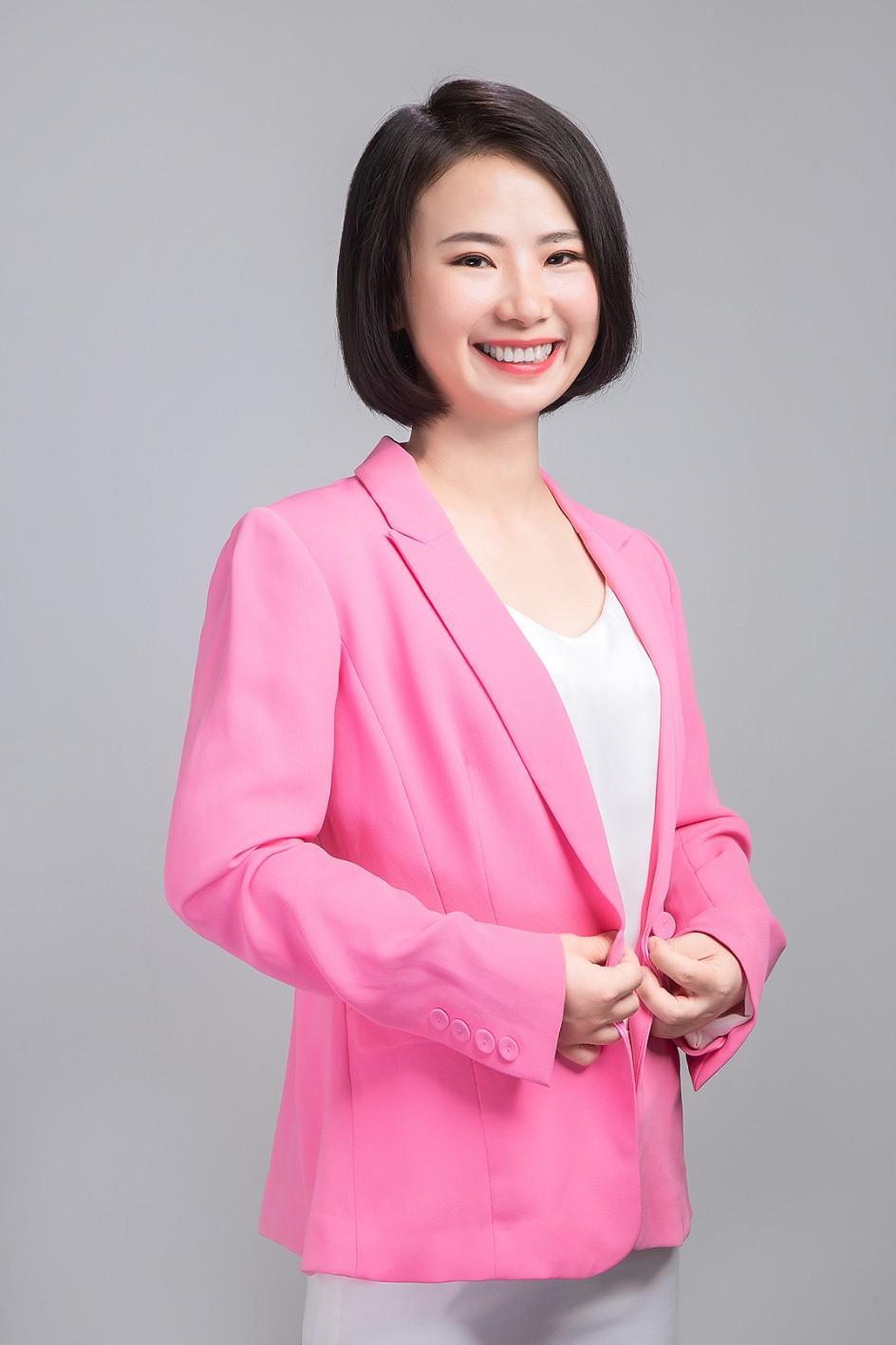 周洪静：广东省佛山市南海区石门中学心理高级教师